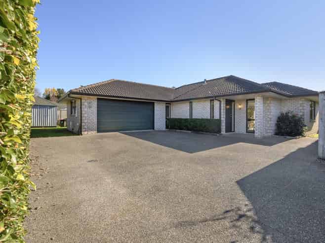 12 Contour Avenue, Pyes Pa