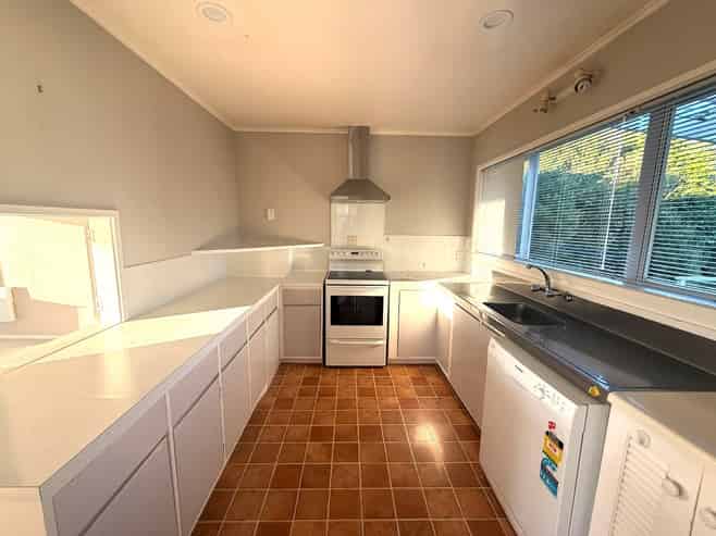 6 Ayr Place, Papakowhai