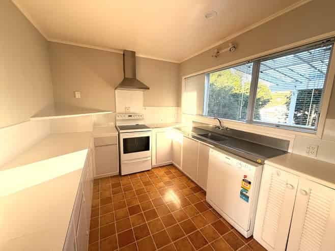 6 Ayr Place, Papakowhai