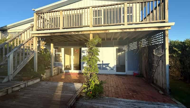 6 Ayr Place, Papakowhai