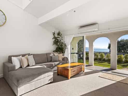 2/24 Charles Street, Westshore