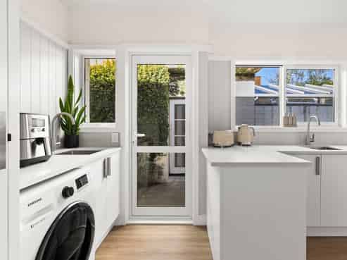 2/24 Charles Street, Westshore
