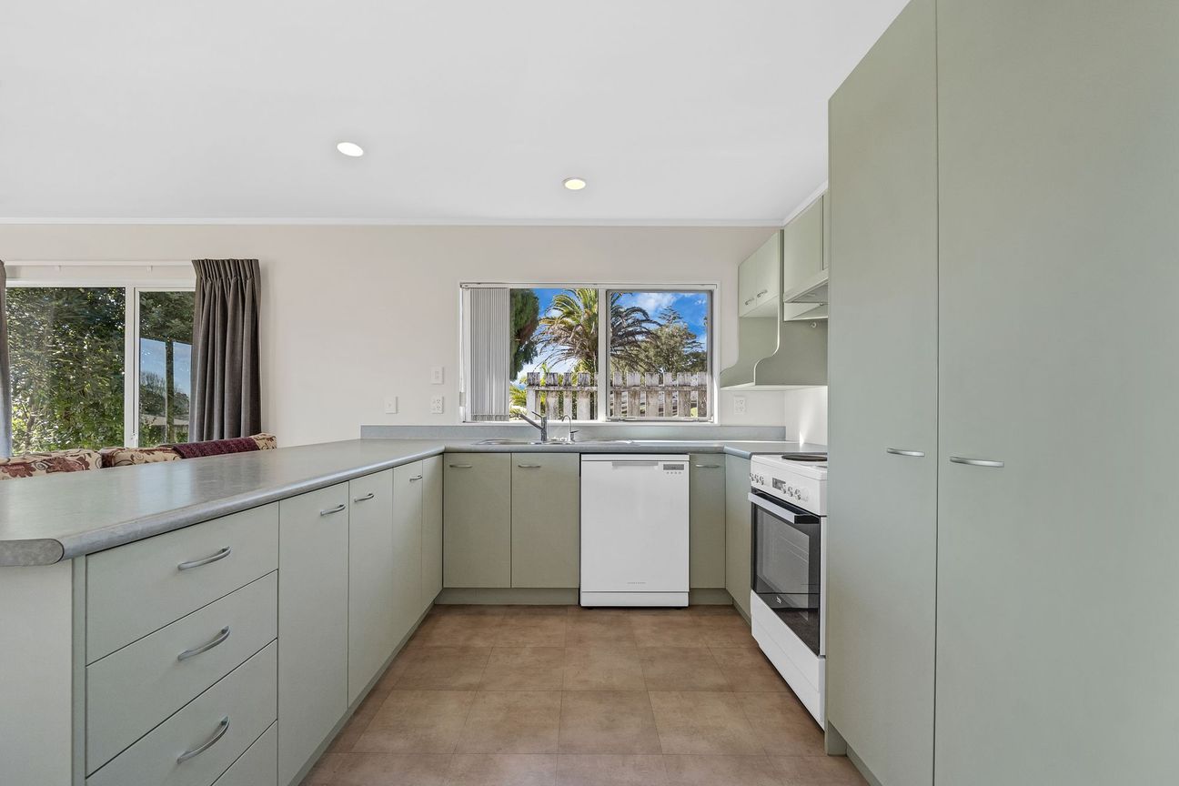 Sunshine, Views & Village Convenience – pohled 6