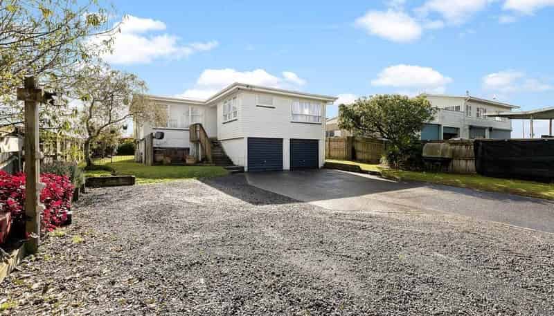 324 Waiuku Road, Puni