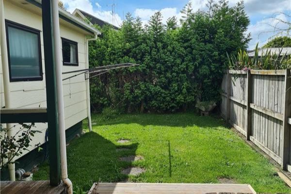 Charming Three Bedroom Home - Widok 3