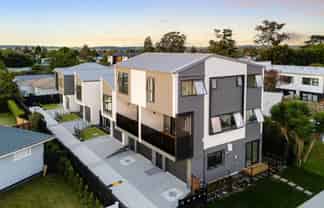 6D Clinton Avenue, Te Atatu Peninsula