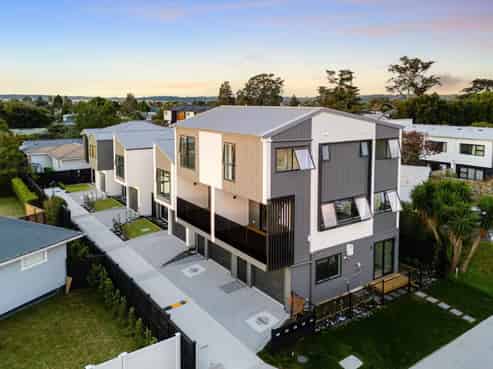 6D Clinton Avenue, Te Atatu Peninsula