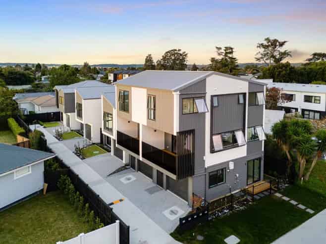 6D Clinton Avenue, Te Atatu Peninsula