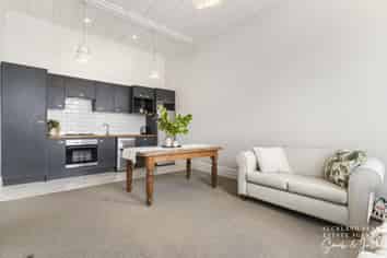 1A/1122 New North road, Mount Albert
