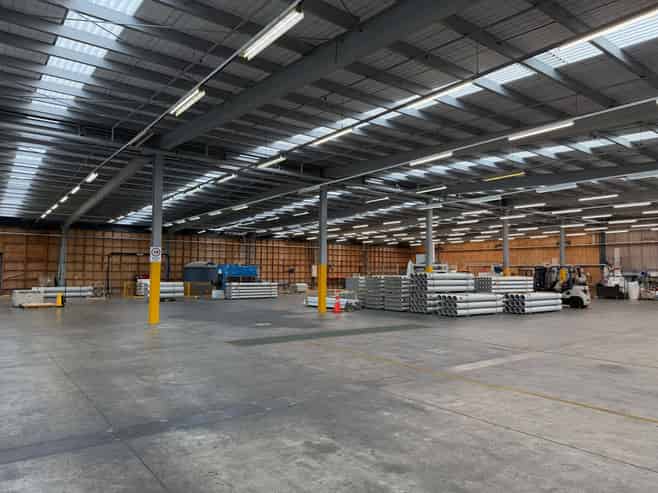 Versatile industrial warehouse and workshop