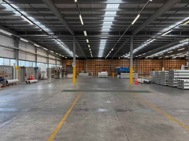 Versatile industrial warehouse and workshop