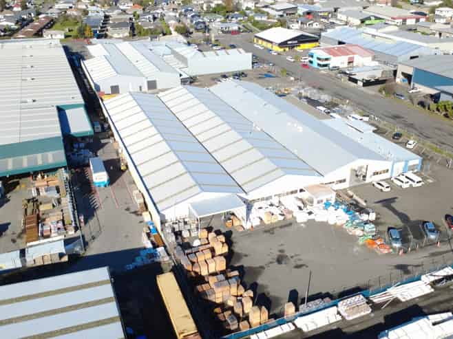 Large warehouse in central location