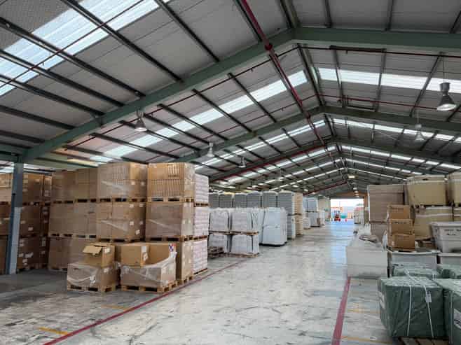 Large warehouse in central location