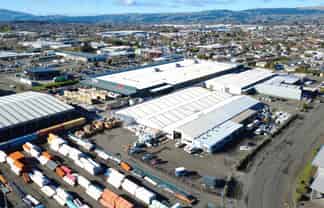 Large warehouse in central location