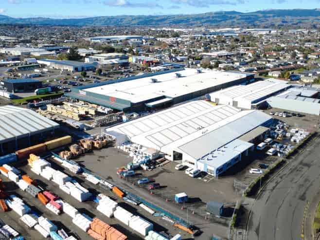 Large warehouse in central location