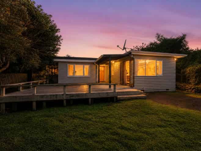 1 Titoki Road, Raumati Beach