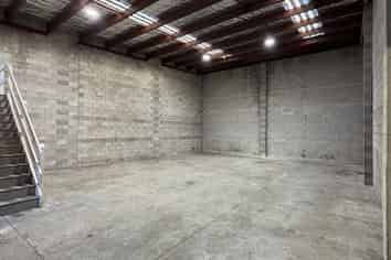 168 Sqm Warehouse +4 car parks - Otahuhu