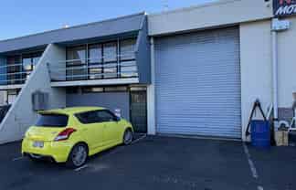 168 Sqm Warehouse +4 car parks - Otahuhu