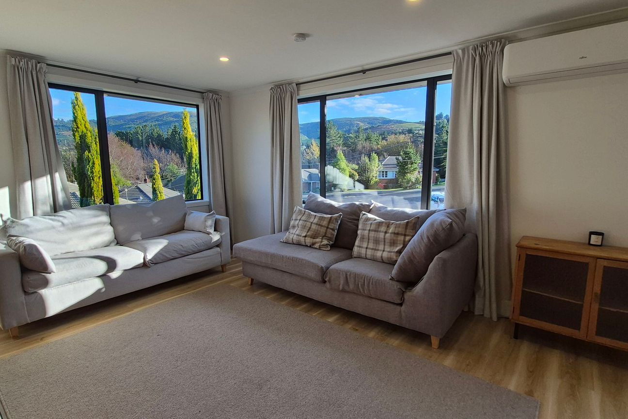 A beautifully renovated family home - Widok 3