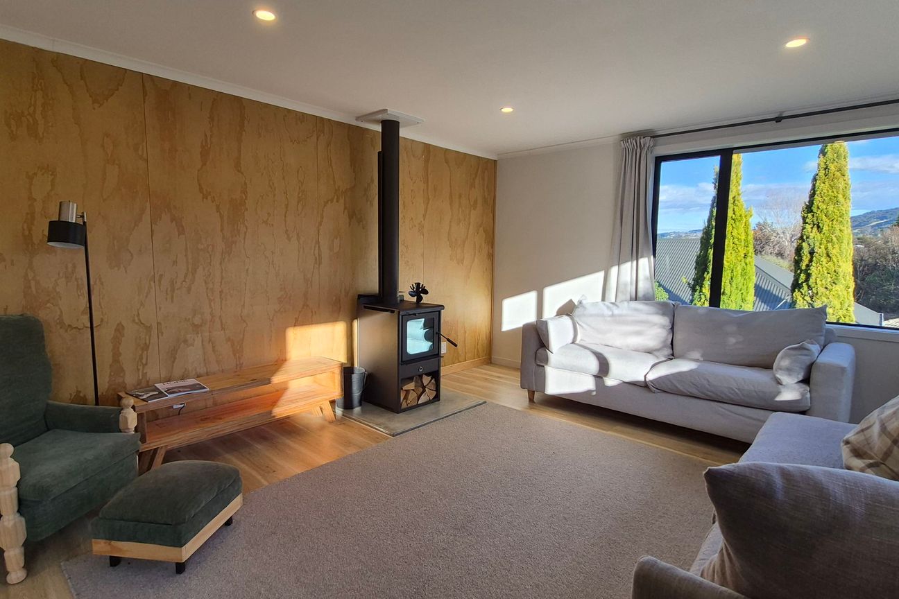 A beautifully renovated family home - Widok 4