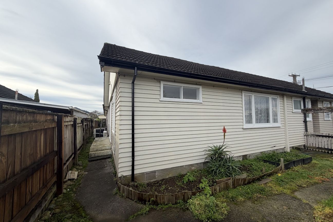 Freshly Painted 2-Bedroom Home with little Private Garden - Widok 3