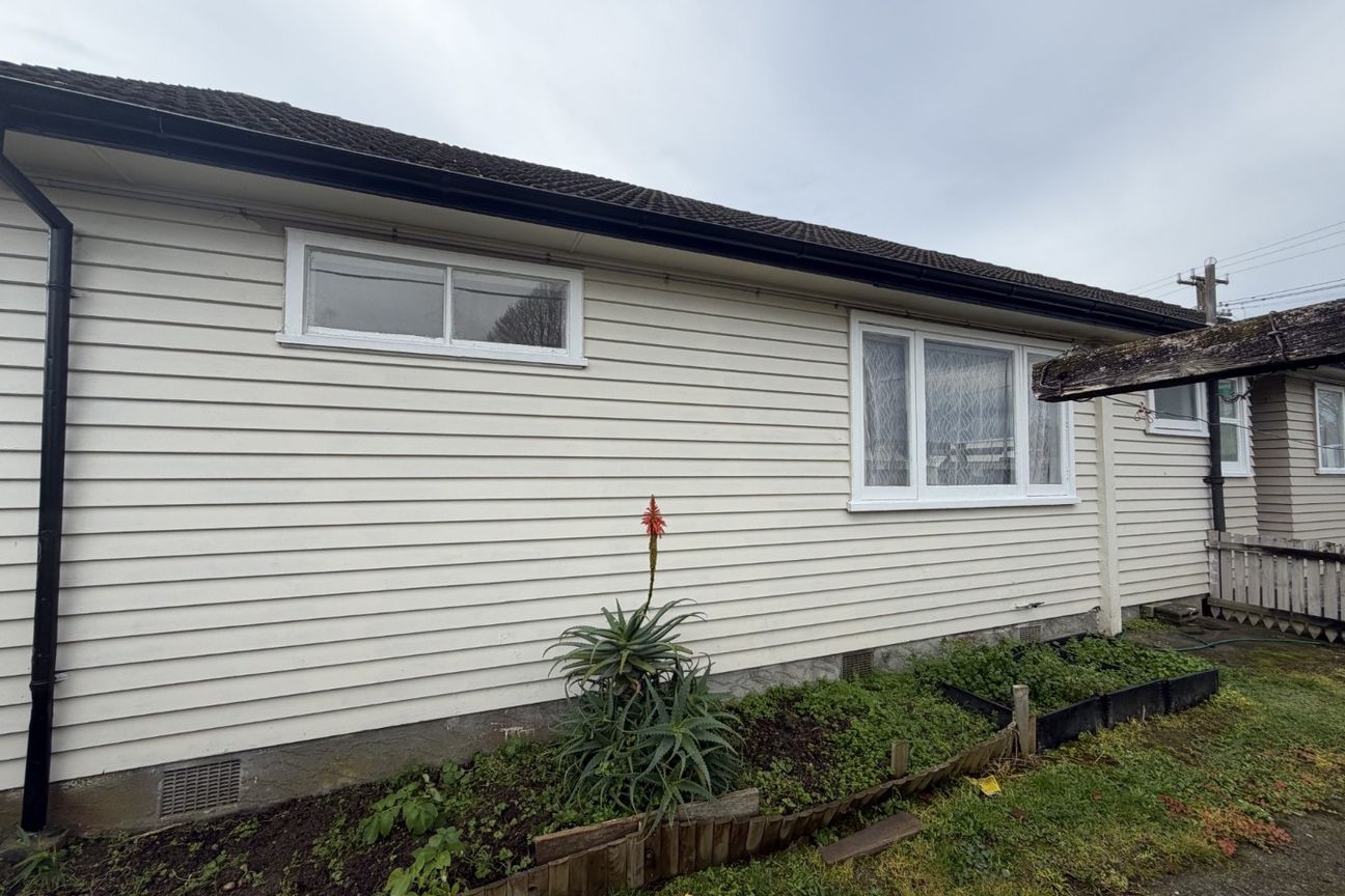 Freshly Painted 2-Bedroom Home with little Private Garden - Widok 2