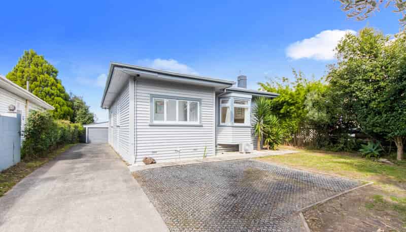 3212 Great North Road, New Lynn