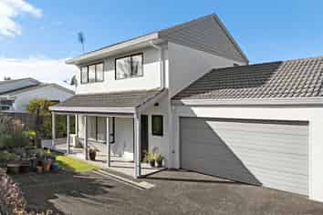 2/102 Manhattan Heights, Glendene
