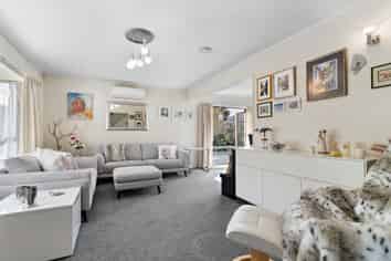 2/102 Manhattan Heights, Glendene