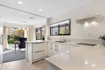 2/102 Manhattan Heights, Glendene