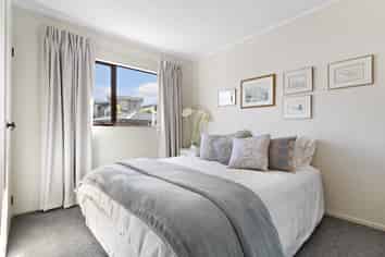 2/102 Manhattan Heights, Glendene
