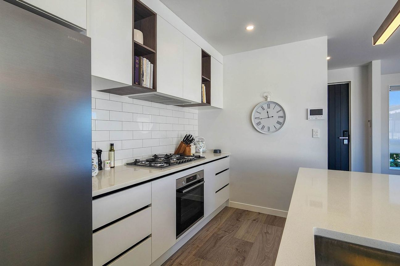 Your Modern Milldale Dream Home Awaits - Više