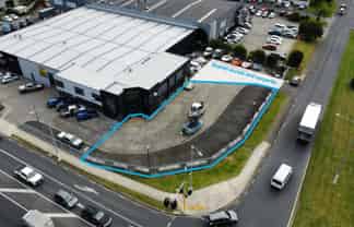 High-Profile Yard – 1,000m² 