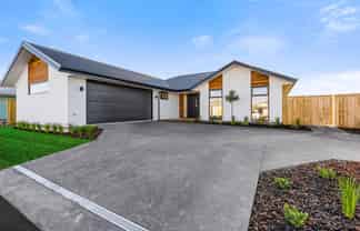16 Falcons View Drive, ROLLESTON