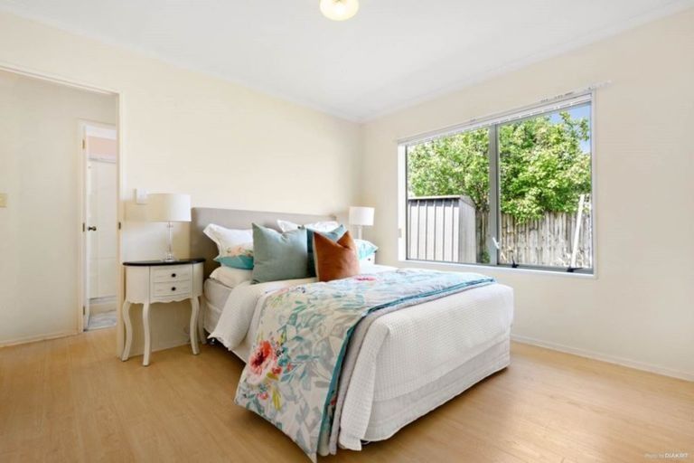 BURSWOOD, 3 BEDROOMS 1