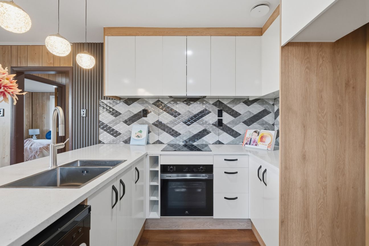 Solid Brick & Tile - Renovated and Ready for You! – další