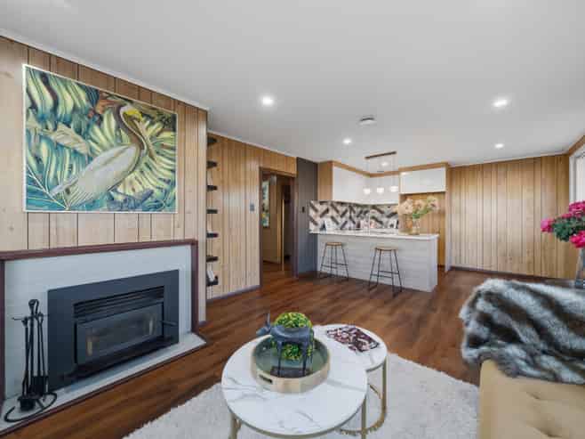 18 Courtenay Crescent, Mangere East
