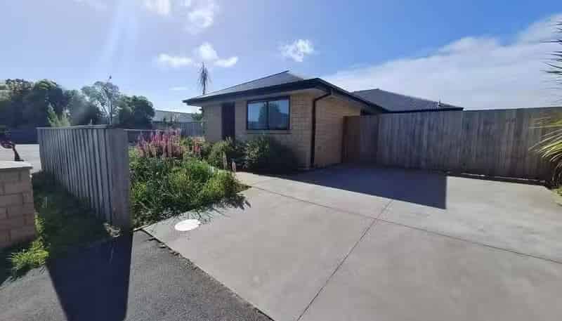 2/2 Tika Street, Riccarton