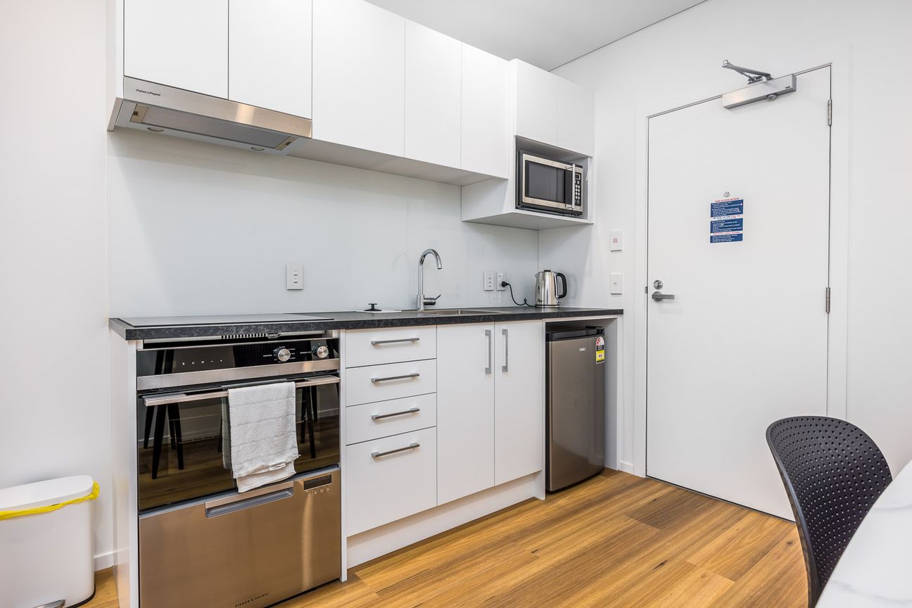 Bright North-Facing One Bedroom Apartment in Century on Anzac - Bild 2