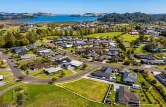 41 Greenhills Drive, Coromandel