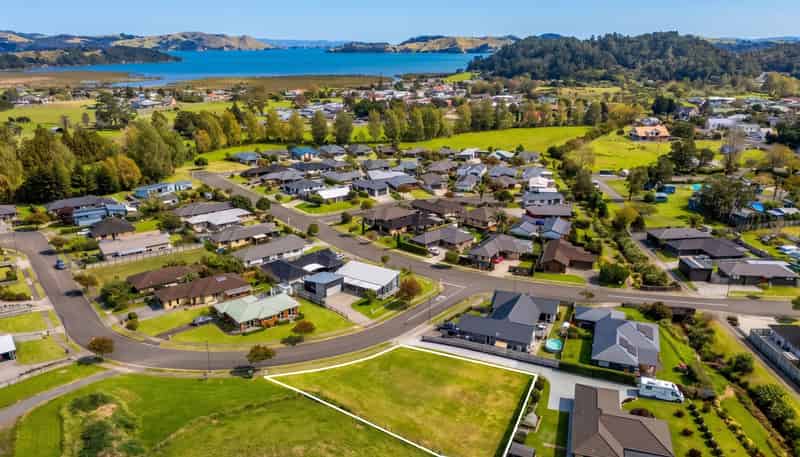 41 Greenhills Drive, Coromandel
