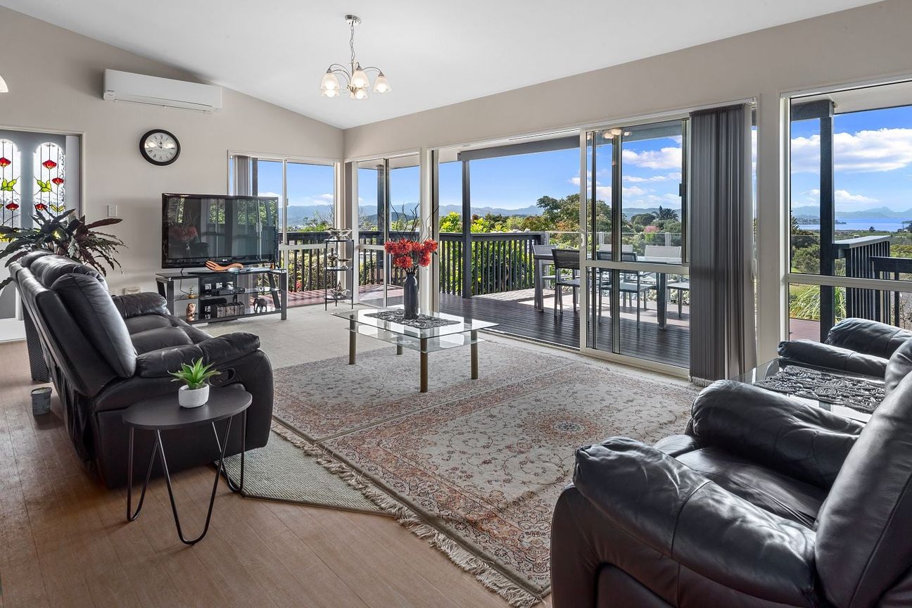 Fully Furnished Home with Panoramic Harbour View - Widok 6