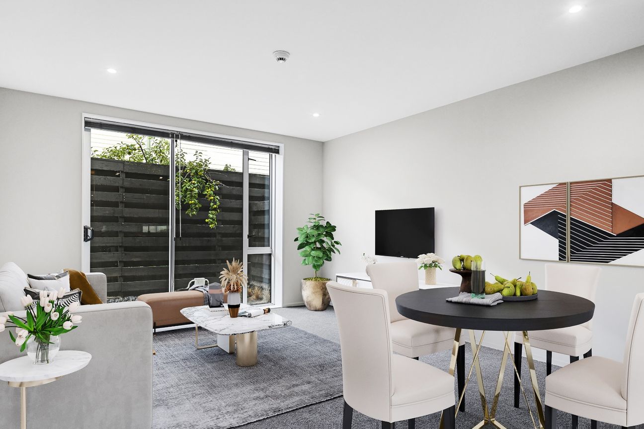 Within the secure Wilton Close apartment complex - Widok 2
