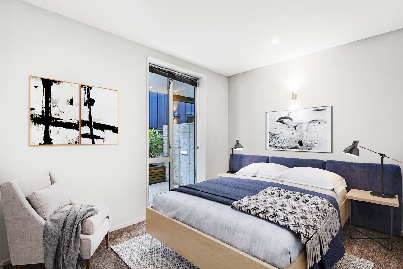 Within the secure Wilton Close apartment complex - Widok 3