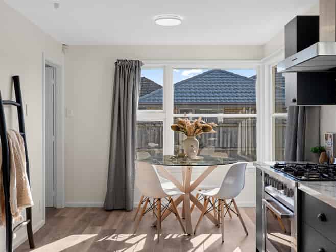 221 Breezes Road, Wainoni