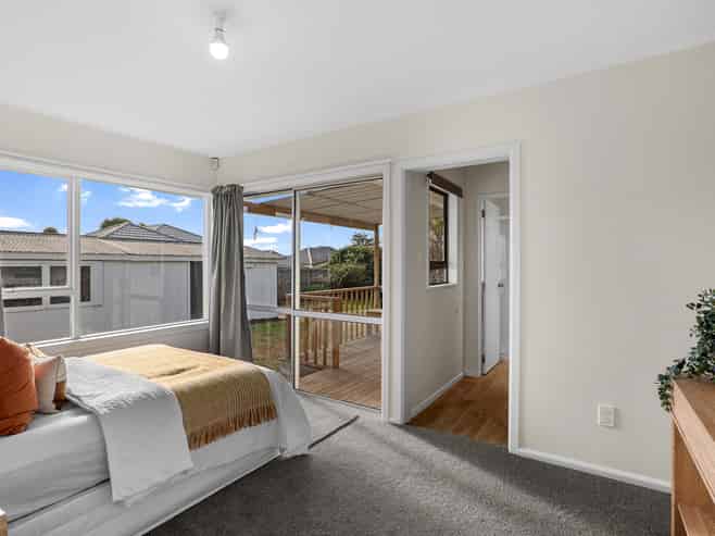 221 Breezes Road, Wainoni
