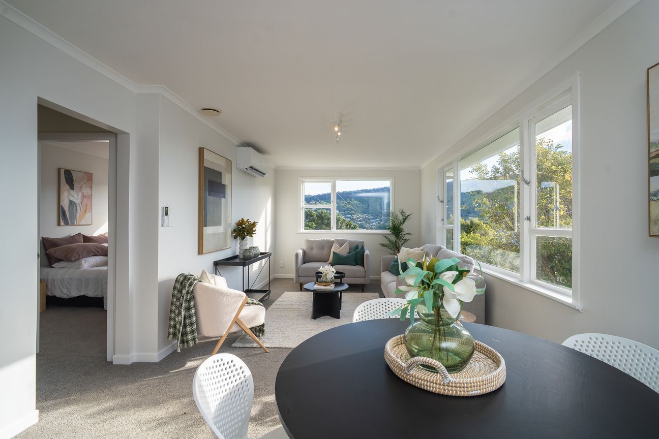 PERFECTLY POSITIONED WITH VIEWS TO THE OCEAN - Więcej