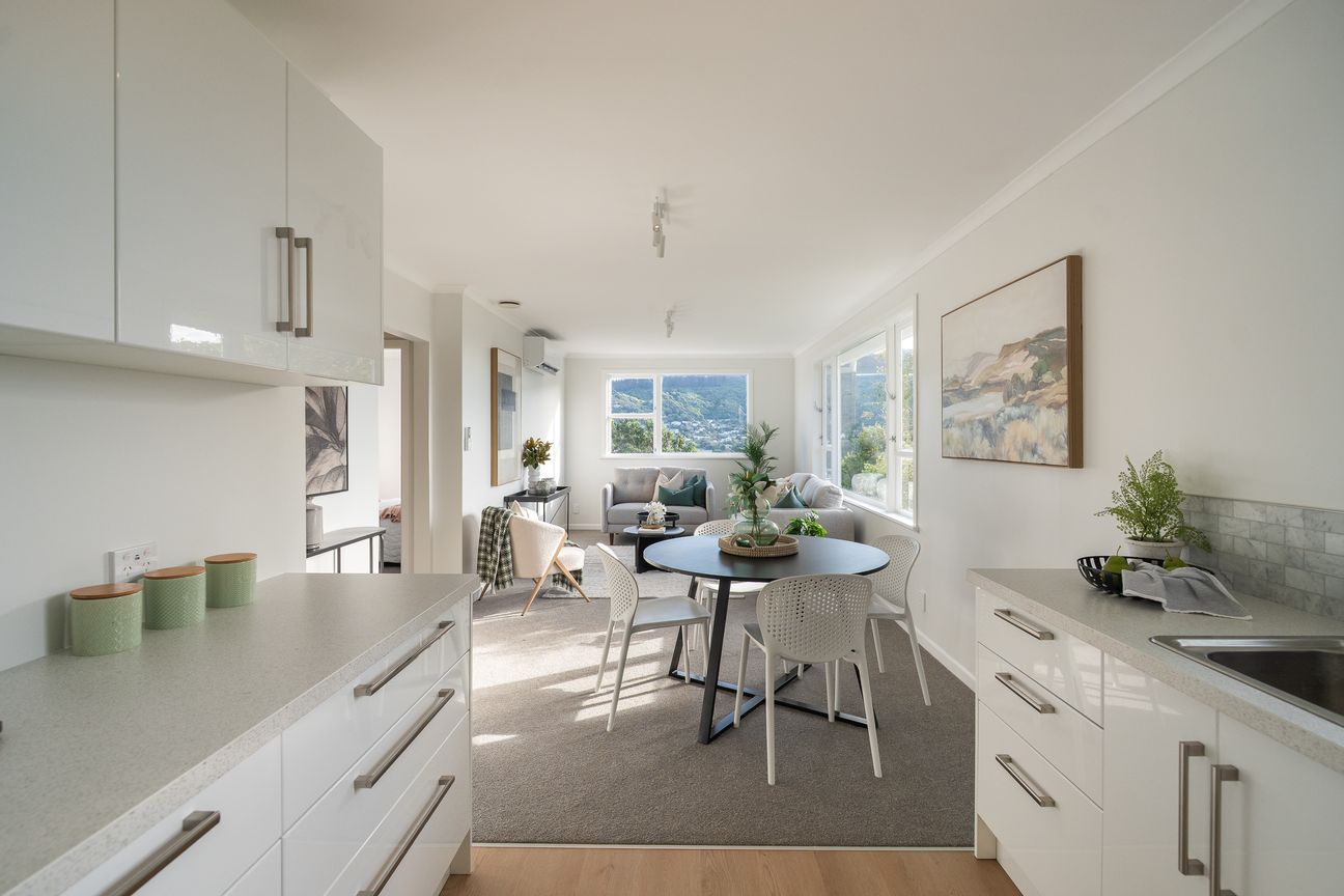 PERFECTLY POSITIONED WITH VIEWS TO THE OCEAN - Widok 6