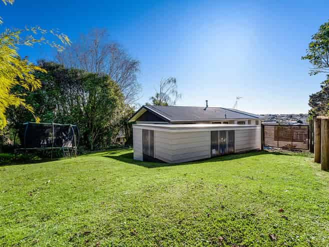 15 Amanda Avenue, Dinsdale