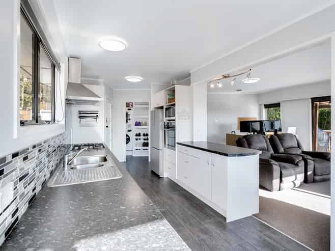 15 Amanda Avenue, Dinsdale